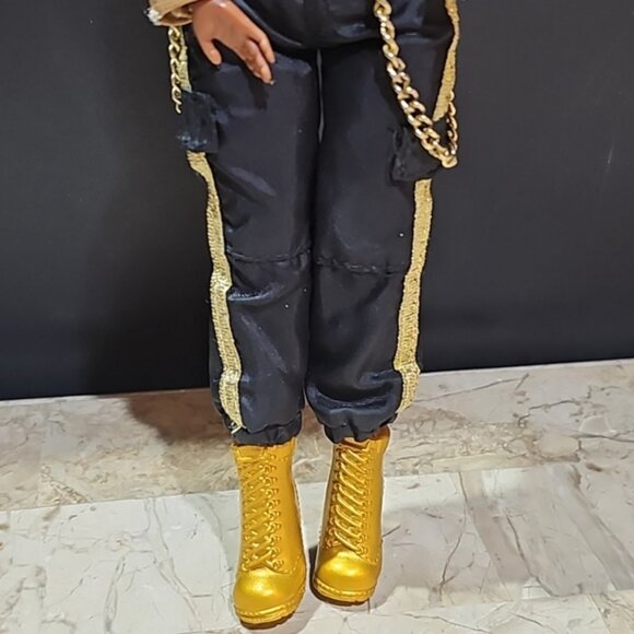 MGA L.O.L. Surprise! O.M.G. 24K D.J. Fashion Doll - Picture 5 of 8